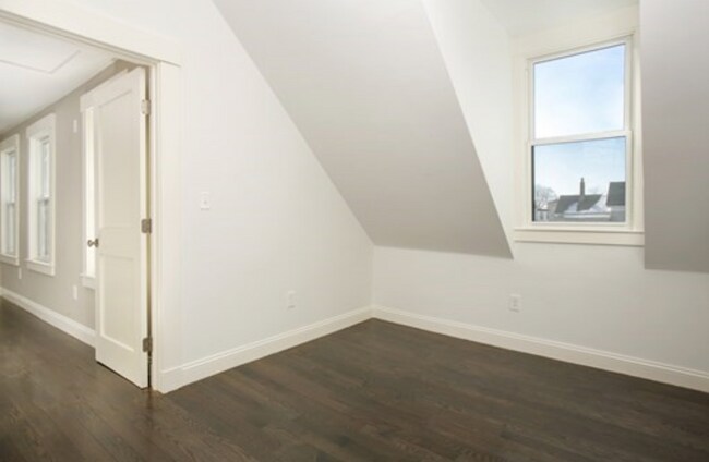 18 Rush St, Unit 2 in Somerville, MA - Foto de edificio - Building Photo