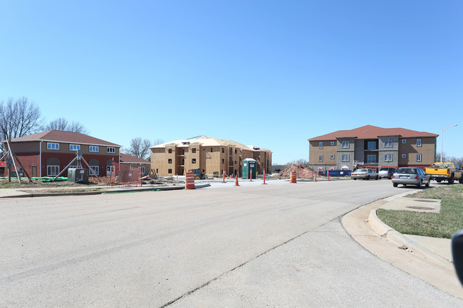 Walnut Creek Estates in Springfield, MO - Foto de edificio - Building Photo