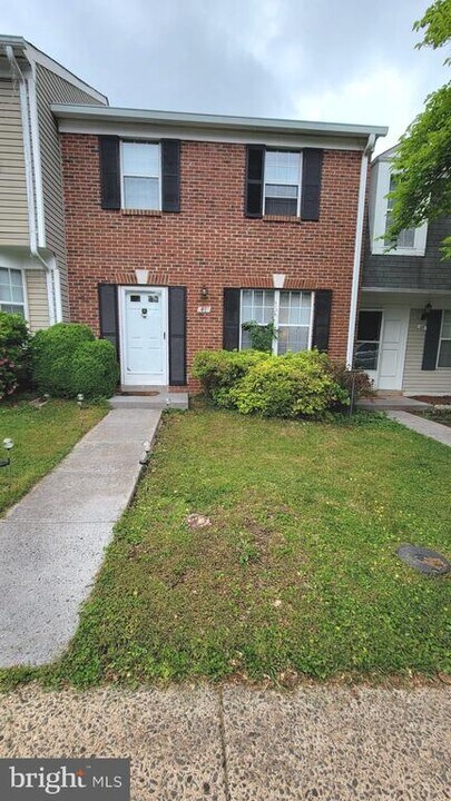 41 Benton Ct in Sterling, VA - Building Photo
