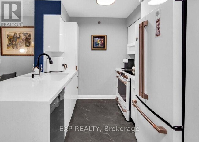 35 Saranac Blvd in Toronto, ON - Building Photo - Building Photo