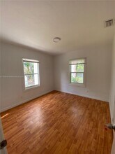 5843 SW 62nd St in Miami, FL - Foto de edificio - Building Photo