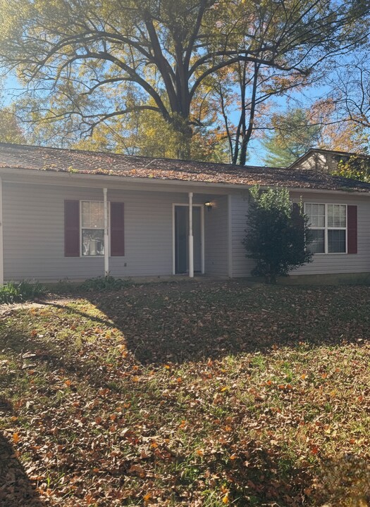 225 American Dr in Salisbury, NC - Foto de edificio