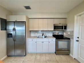 200 NW 74th Ave in Miami, FL - Building Photo - Building Photo