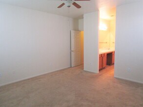 2777 Stonecrest Way in Hanford, CA - Building Photo - Building Photo