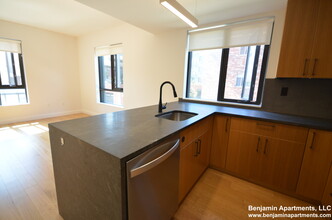 83 Gardner St, Unit 205 in Boston, MA - Building Photo - Building Photo