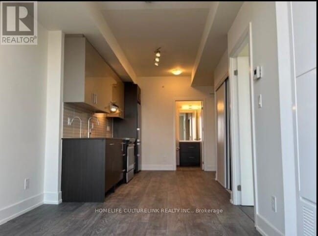 180 Fairview Mall Dr in Toronto, ON - Building Photo - Building Photo