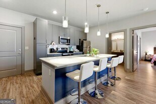 1989 Cheshire Bridge Rd NE in Atlanta, GA - Building Photo