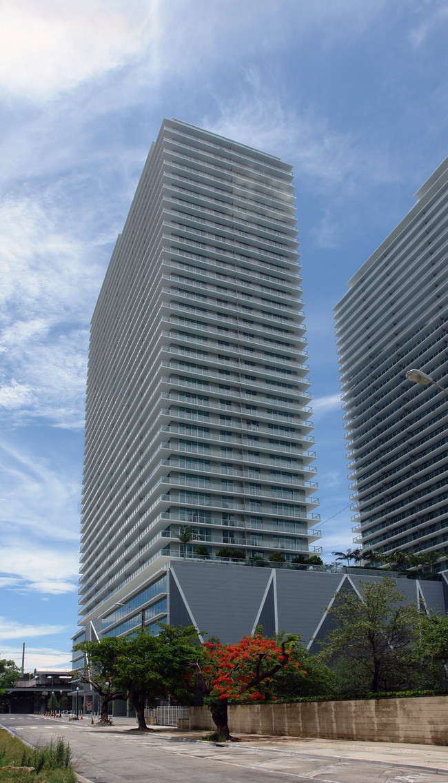 Axis in Miami, FL - Foto de edificio - Building Photo