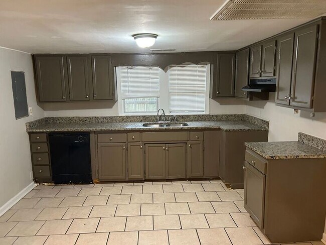 1755 Circlewood Dr in Birmingham, AL - Building Photo - Building Photo