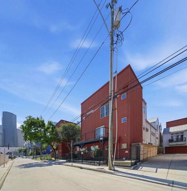 property at 913 Saulnier St