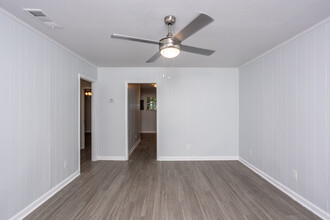 Gable Homes in Albany, GA - Building Photo - Interior Photo