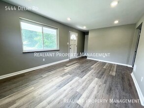 5444 Delhi Rd in Cincinnati, OH - Building Photo - Building Photo