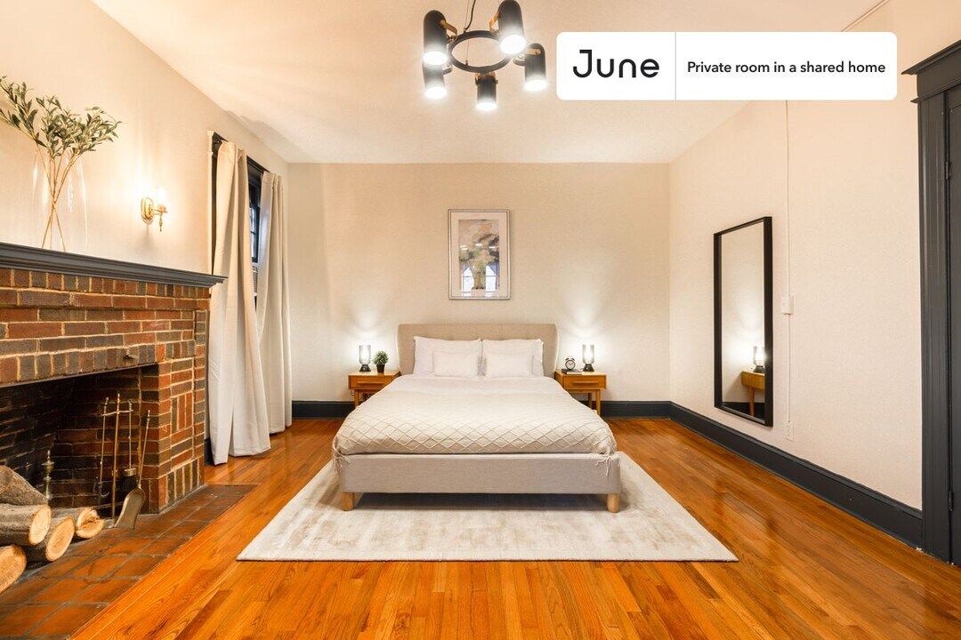 Private bedroom in 5 bed/2 bath Home in Washington, DC - Building Photo