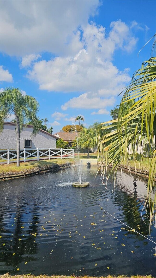 523 Leslie Dr in Hallandale Beach, FL - Building Photo - Building Photo