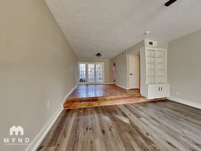 2052 Lakeside Dr in Seabrook, TX - Foto de edificio - Building Photo