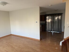 982 Hastings Ln in Hanover Park, IL - Foto de edificio - Building Photo