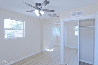4433 Yandell Dr in El Paso, TX - Building Photo - Building Photo