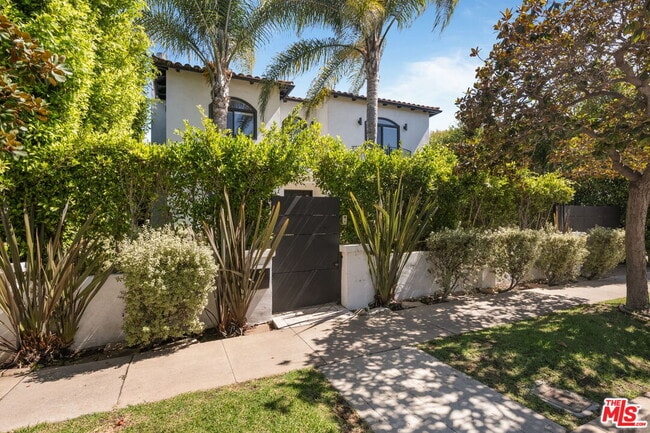 2056 Kerwood Ave in Los Angeles, CA - Building Photo - Building Photo