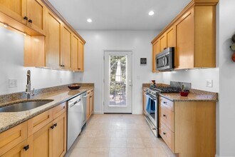 54 Myrtle St, Unit 2 in Somerville, MA - Building Photo - Building Photo