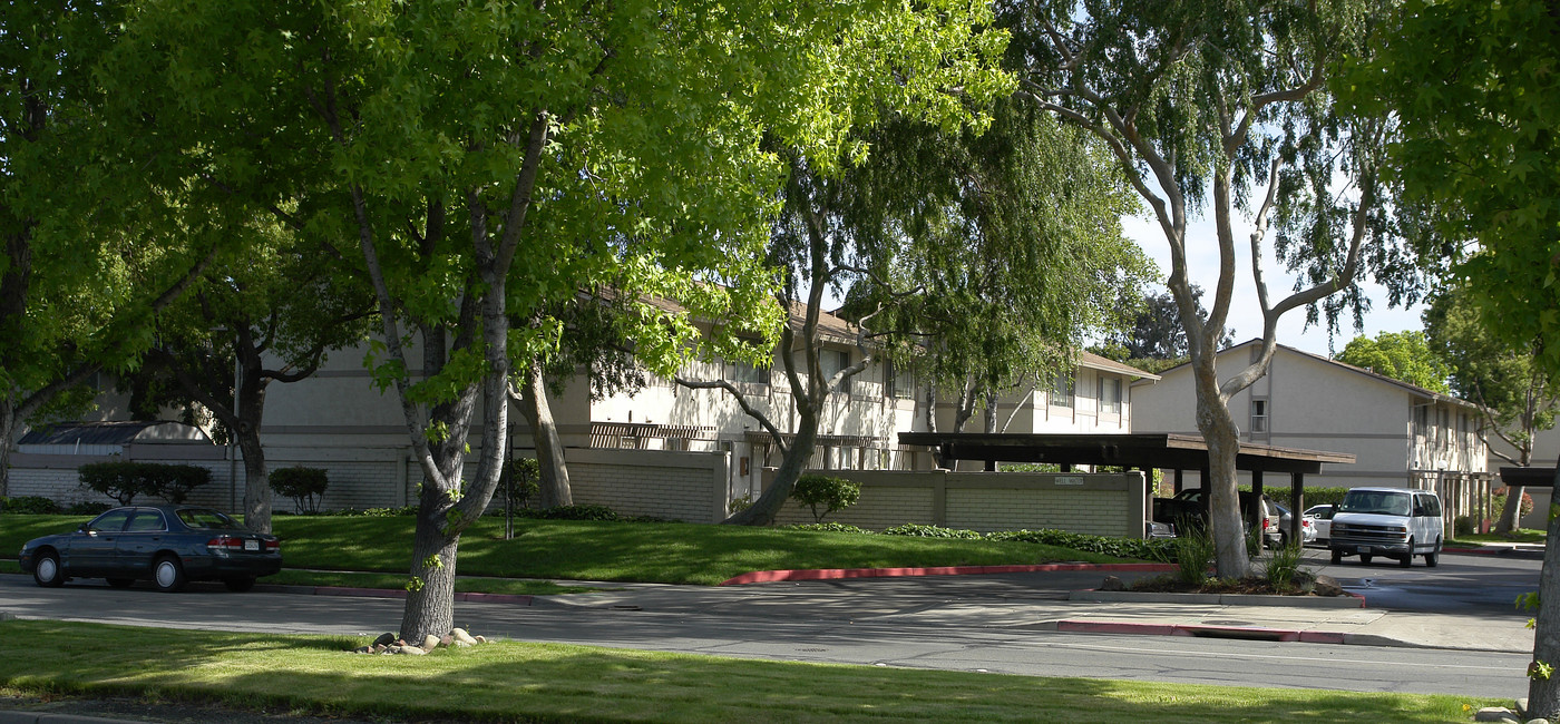 1543 Parkwood Pl in Concord, CA - Foto de edificio