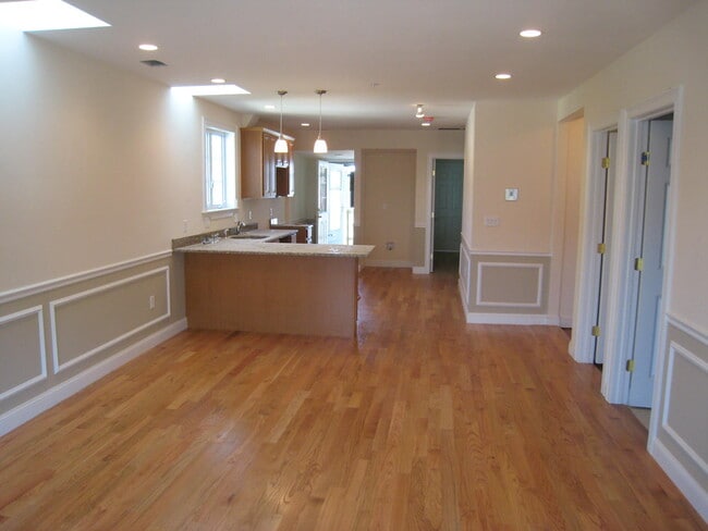 614 Main St, Unit 2 in Medford, MA - Building Photo - Building Photo