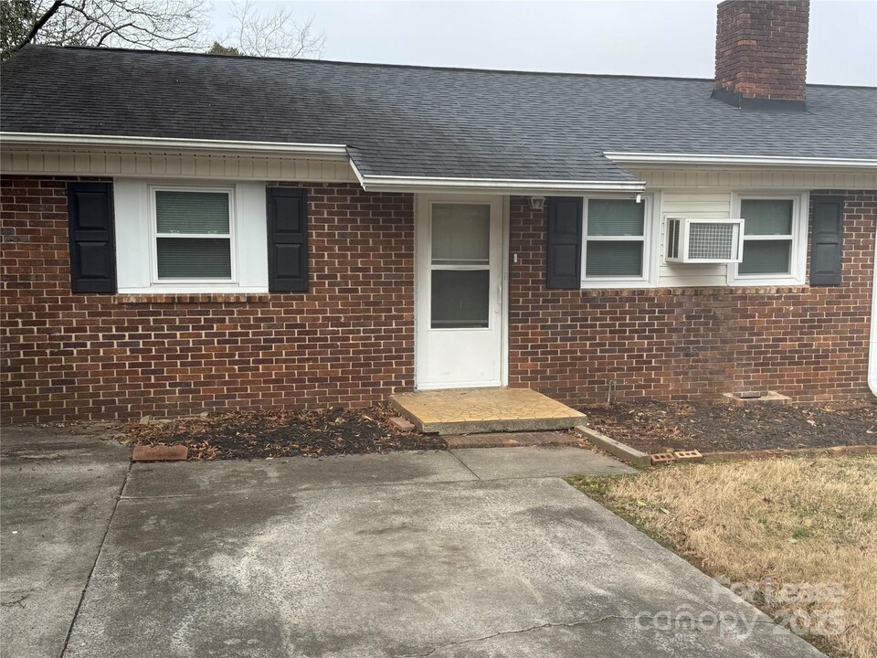 112 Chaney St in Wingate, NC - Building Photo