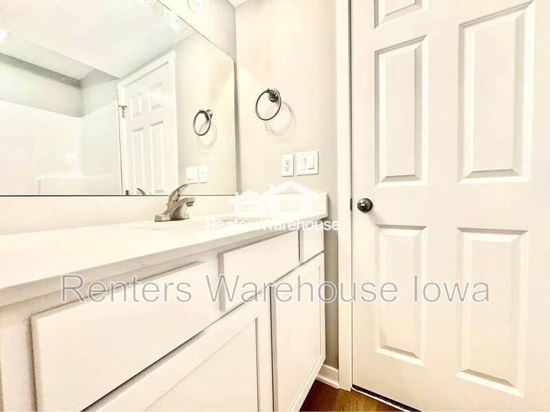 1006 Polk St in De Soto, IA - Building Photo