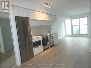 181 Dundas St E in Toronto, ON - Building Photo - Building Photo