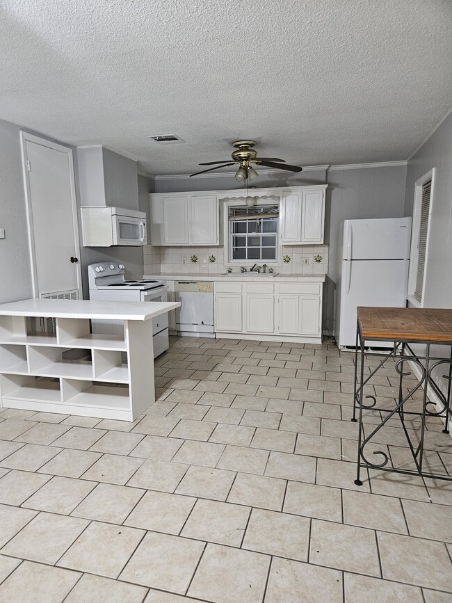 302 Pecan Dr, Unit #B in Monroe, LA - Building Photo - Building Photo