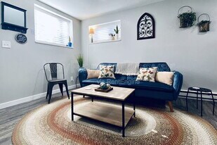 1452 Ivy St in Denver, CO - Building Photo