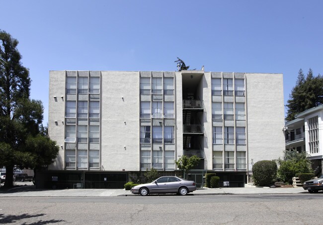 3525 Dimond Ave in Oakland, CA - Foto de edificio - Building Photo