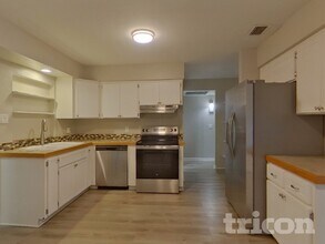 2020 Magnolia Dr in Clearwater, FL - Building Photo - Building Photo