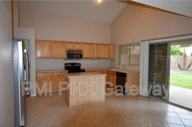 7141 W Potter Dr in Glendale, AZ - Building Photo - Building Photo