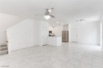 1118 E Dorrell Ln in North Las Vegas, NV - Building Photo - Building Photo