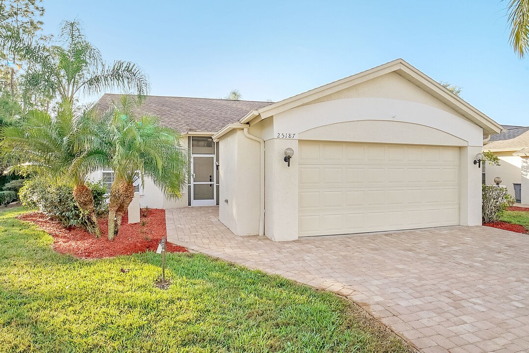 25187 Golf Lake Cir in Bonita Springs, FL - Building Photo