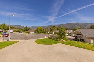 425 Stuart Ct in Ojai, CA - Building Photo - Building Photo