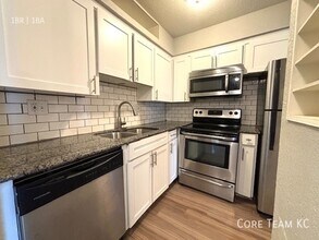 3633 Walnut St-Unit -208 in Kansas City, MO - Building Photo - Building Photo