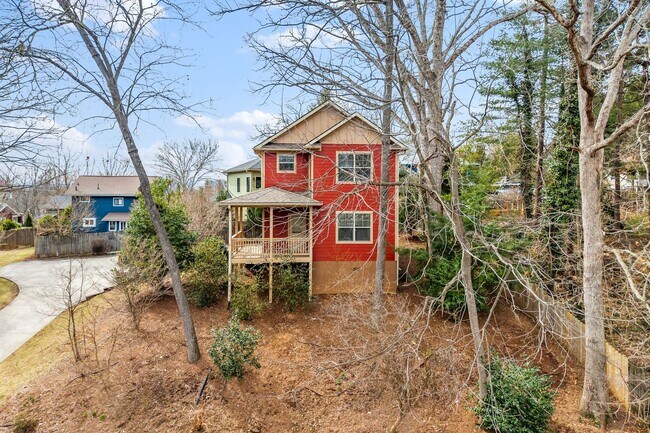 property at 8 Thurland Ave
