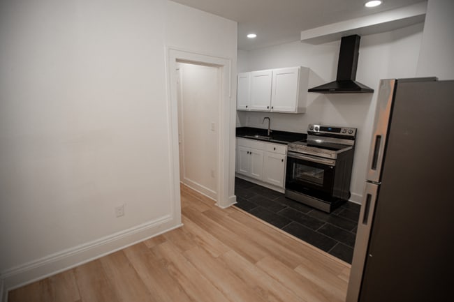 1388 W 83rd St, Unit 211 in Cleveland, OH - Building Photo - Building Photo