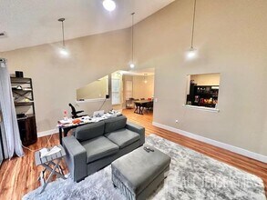 211 Sunshine Ct in Sayreville, NJ - Building Photo - Building Photo