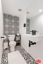 717 Huntley Dr in West Hollywood, CA - Building Photo - Building Photo