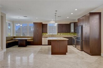 493 Grassrange Ln in Henderson, NV - Foto de edificio - Building Photo