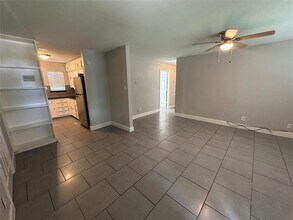 9329 Chesterfield Dr in Houston, TX - Building Photo - Building Photo