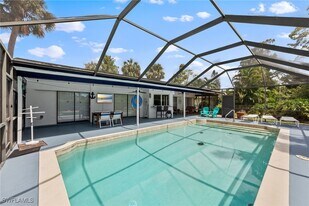 3055 Round Table Ct in Naples, FL - Building Photo