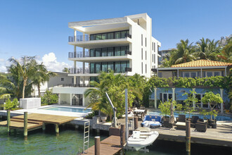 1930 Bay Dr in Miami Beach, FL - Building Photo - Building Photo