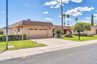 10601 W Hutton Dr in Sun City, AZ - Building Photo - Building Photo