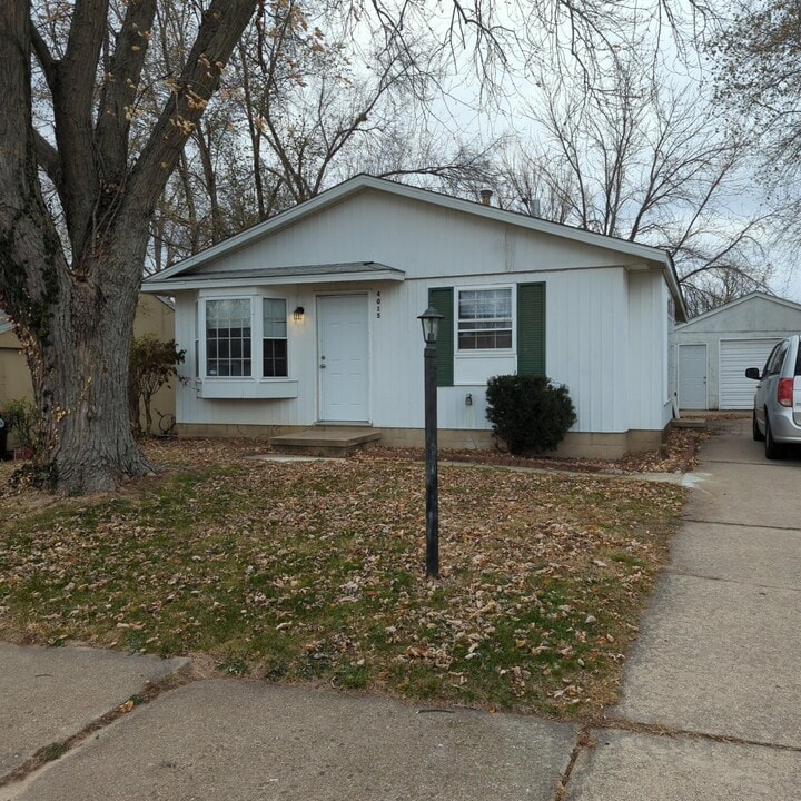 4015 W Brighton Ave in Peoria, IL - Building Photo