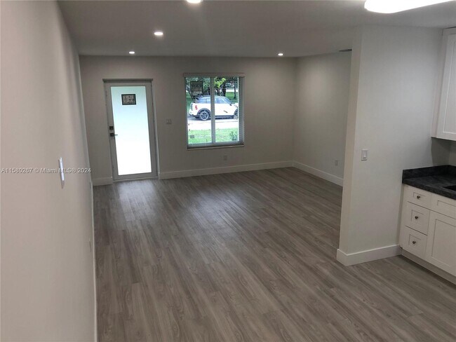 11051 SW 79th Ave-Unit -11051 in Miami, FL - Building Photo - Building Photo