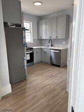 203 Main St in East Rutherford, NJ - Building Photo - Building Photo
