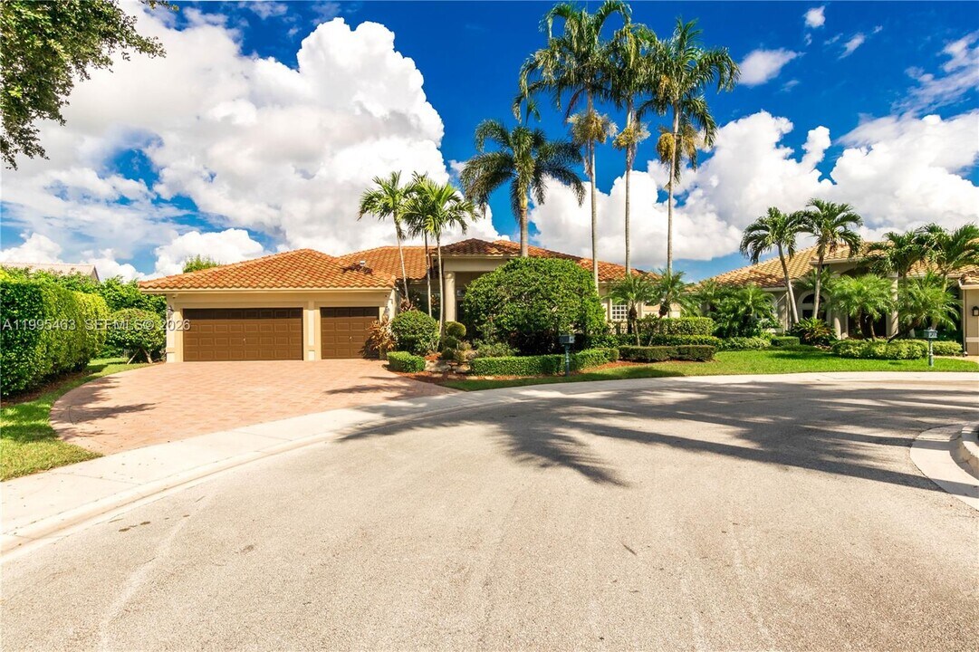 2481 Eagle Watch Ct in Weston, FL - Building Photo